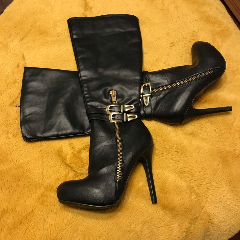 Heart in D stunning black boots.